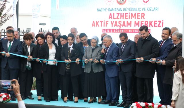 Bakan Göktaş, Kayseri'deki programına hava muhalefeti nedeniyle cep telefonuyla katıldı