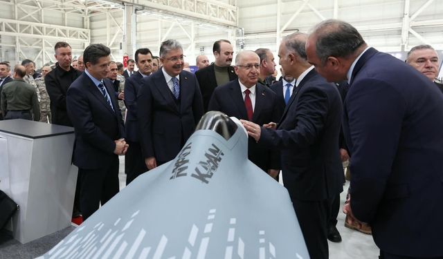 Bakan Güler'den, 1'inci Hava Bakım Fabrika Müdürlüğü'ne ziyaret (2)