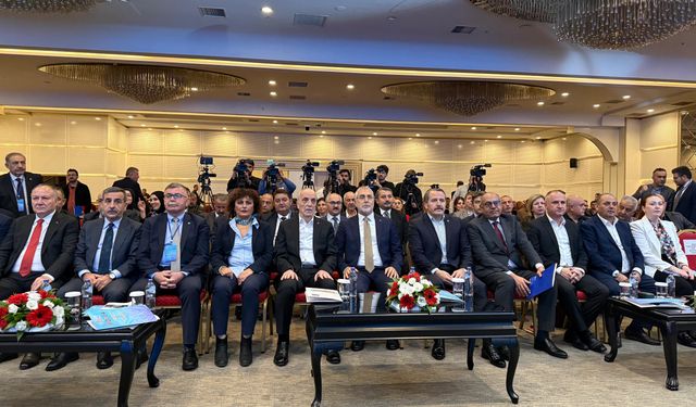Bakan Işıkhan: Dönüşümün maliyetini, çalışanlarımızın omuzlarına yüklemeden ilerlemek durumundayız