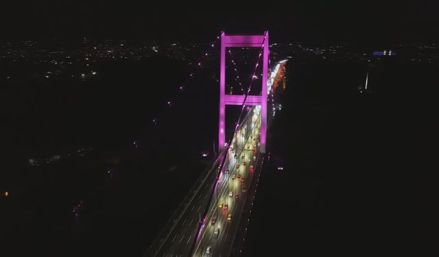 FSM Köprüsü 'Meme Kanseri Farkındalık Ayı' kapsamında pembe ışıklarla aydınlatıldı / Havadan görüntü
