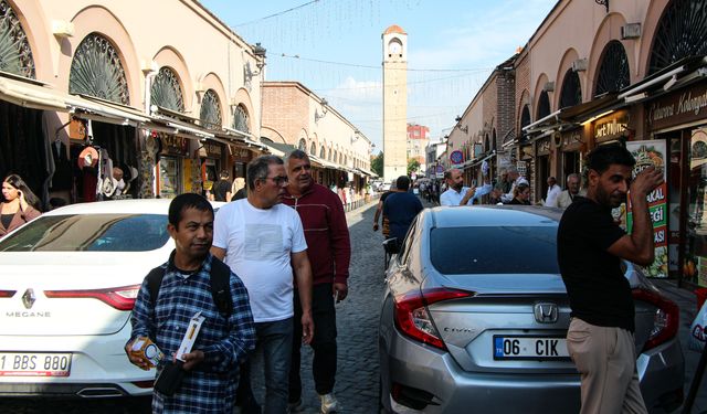 Türkiye'nin en yüksek saat kulesinin yer aldığı cadde trafiğe kapatıldı