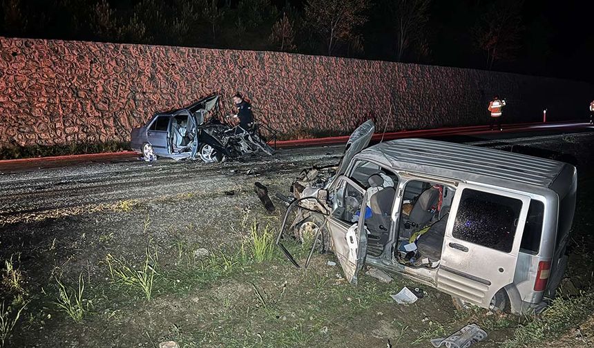 Kastamonu'da Trafik Kazası: 2 Kişi Öldü 3 Kişi Yaralandı