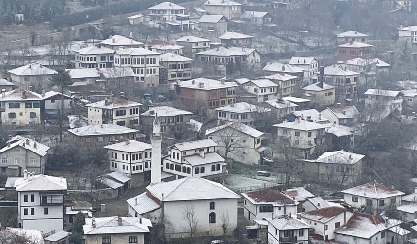 Safranbolu'nun Tarihi Konakları Beyaza Büründü