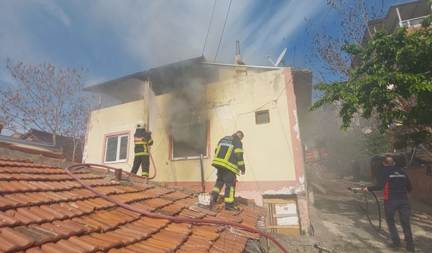 Alkollüyken evini ateşe verdi