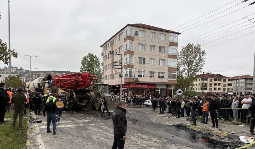 Bartın’da 3 aracın çarpıştığı kaza kamerada; 8 yaralı