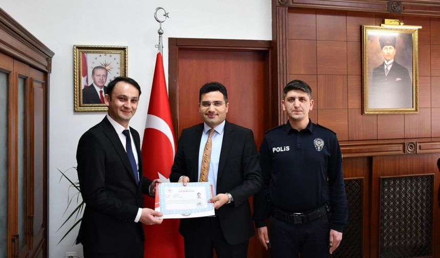 Uyuşturucu operasyonu yapan polis ve bekçilere başarı belgesi