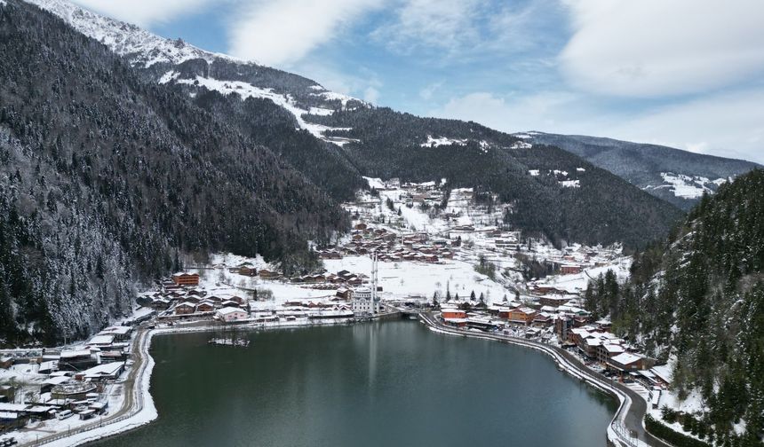 Uzungöl’de nisan karı güzelliği