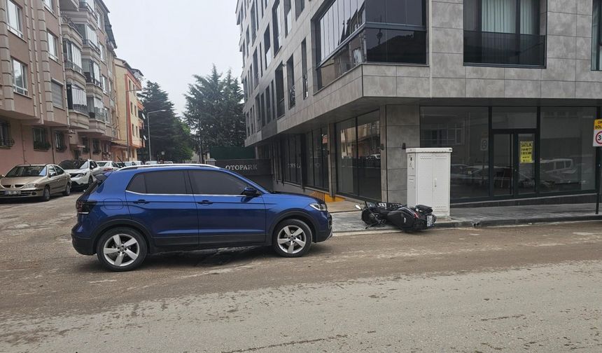 Amasya'da otomobille çarpışan motosikletli yaralandı; kaza kamerada