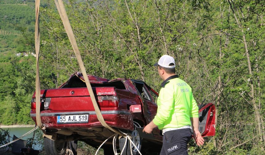 Baraj gölüne uçan otomobilin sürücüsü Emirhan, yaşamını yitirdi (2)