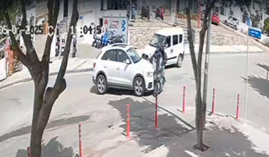 Cip ile motosikletin çarptığı kaza kamerada; 2 yaralı