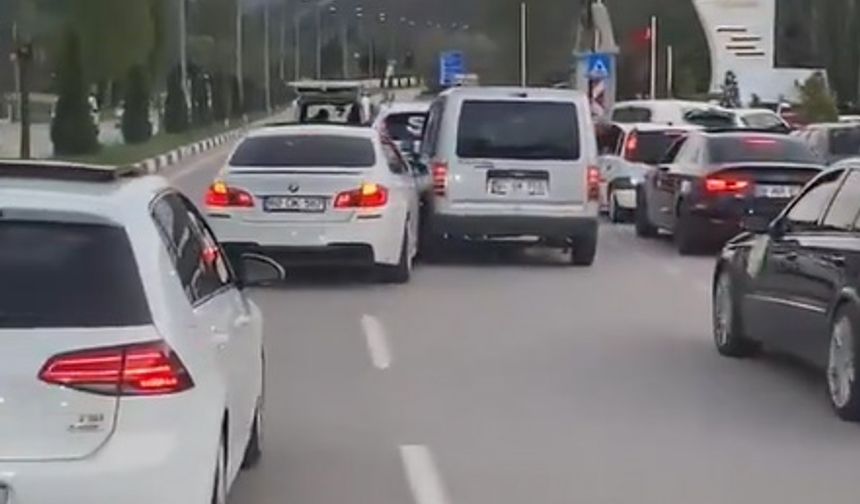 Düğün konvoyunda tehlikeli inatlaşma