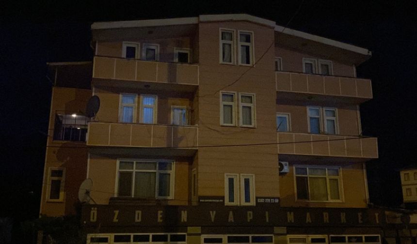 Husumetlisi ile yanındaki eşi ve oğlunu tabancayla yaraladı; motosikletle kaçtı