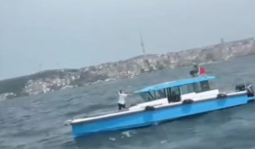 İstanbul - İstanbul Boğazı'nda vapurdan düşen 10 yaşındaki kız kurtarıldı; o anlar kamerada