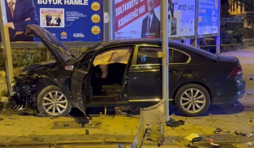 İstanbul - Sultanbeyli'de iki otomobil çarpıştı: 1'i ağır 3 yaralı
