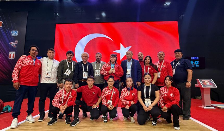 Milli halter Fatmagül Çevik, dünya şampiyonu