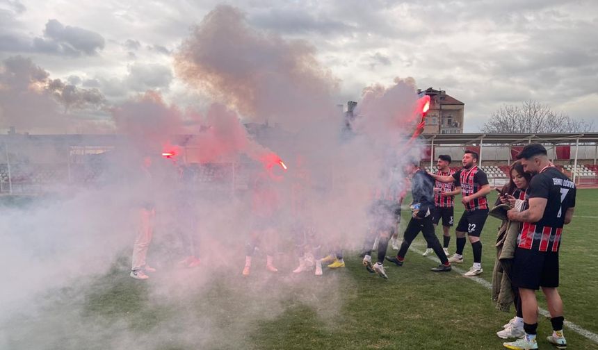 Nevşehir'de amatör futbolcudan şampiyonluk maçında önce evlilik teklifi