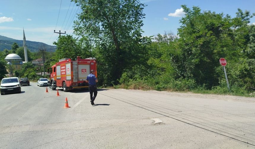 Sapanca'da otomobil şarampole devrildi; sürücü ile eşi yaralandı