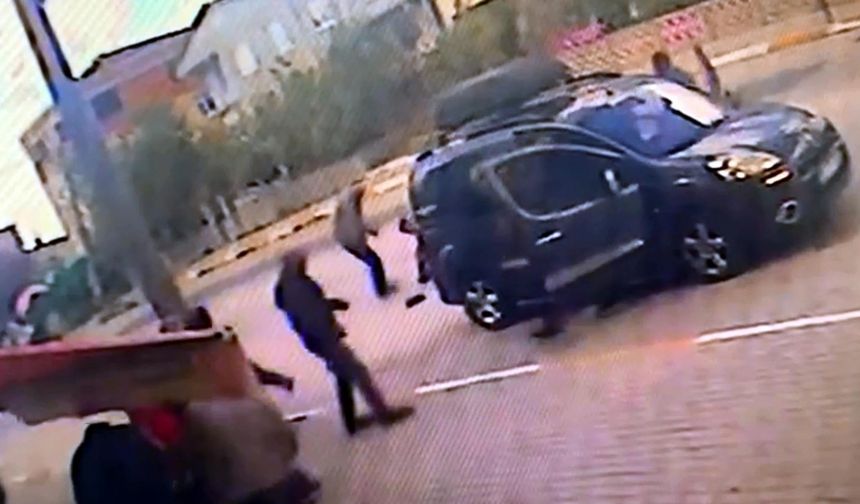 Tekirdağ'da hafif ticari aracın çaptığı yaya yaralandı; kaza kamerada