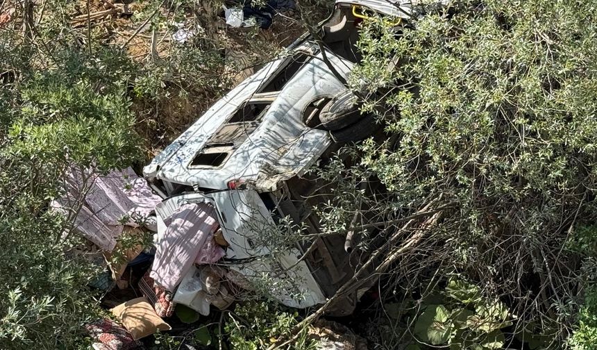 Fındık işçilerini taşıyan minibüs uçuruma yuvarlandı: 3 ölü, 18 yaralı