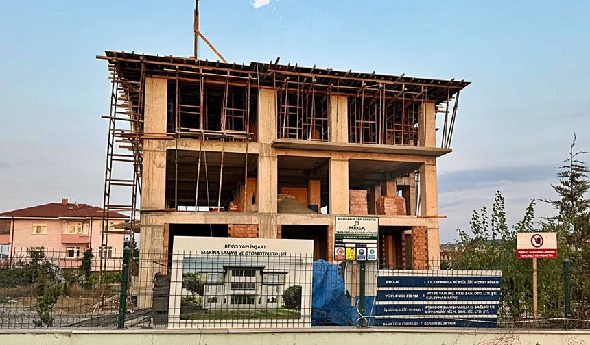İnşaatın 3'üncü katından düşen işçi öldü
