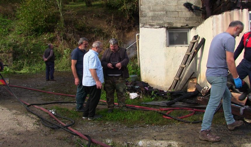 Ahşap ev alev alev yandı