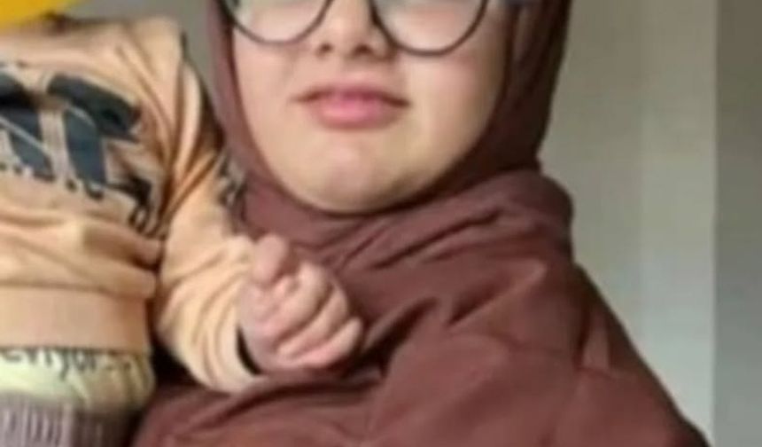 Bingöl'de otomobilin çarpmasıyla ölen Berra için yolu kapattılar