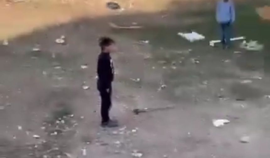 AFAD'ın siren testi sırasında çocuklar esas duruşa geçti