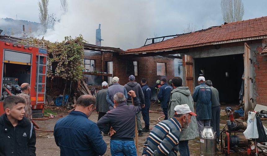 Amasya'da tek katlı ev yandı