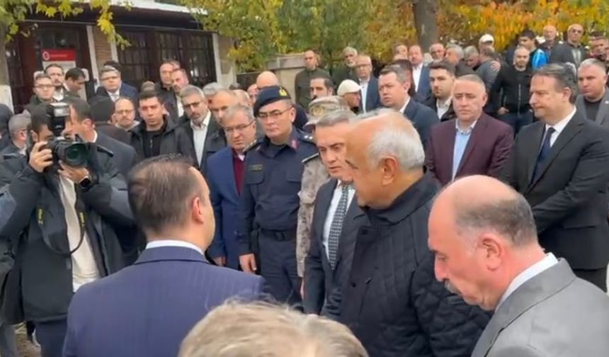 Bakan Kacır, Çorum'da taziye ziyaretlerinde bulundu