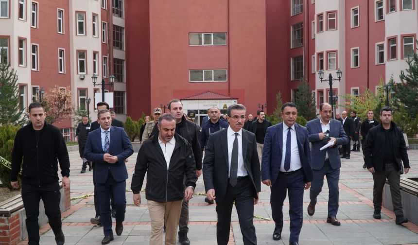 Gümüşhane Üniversitesi'nde kadın memur silahla rehin alındı; şüpheli ikna edildi (4)