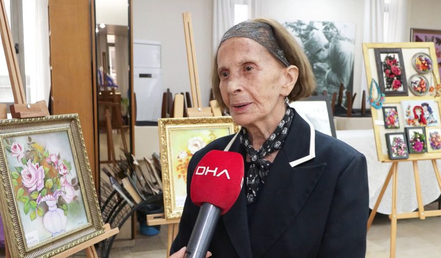 Beşiktaş'ta huzurevinde Öğretmenler Günü kutlaması