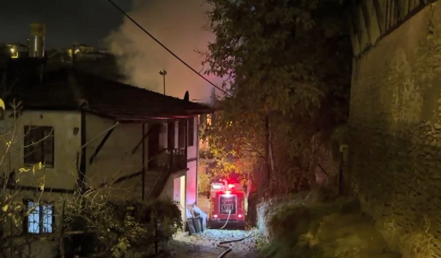 Karabük'te 3 katlı tarihi konakta yangın