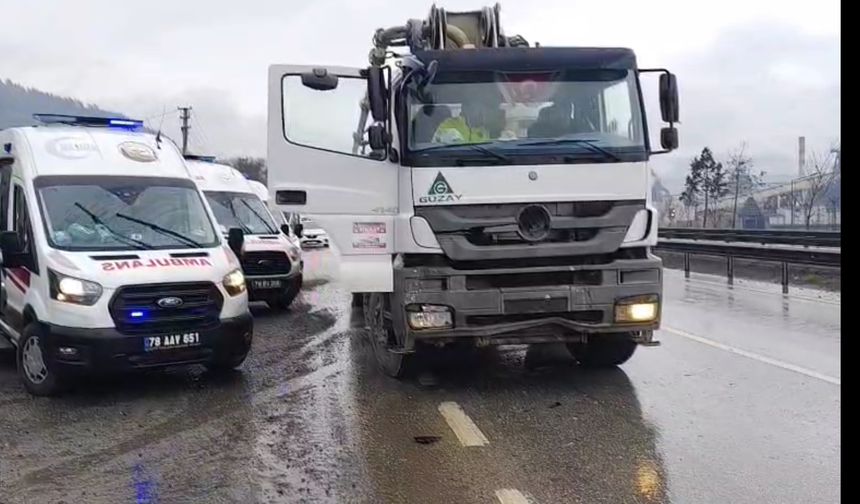 Otomobil ile kamyon çarpıştı: 5 yaralı