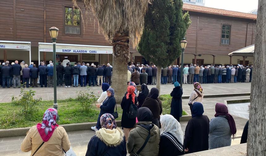 Sinop'ta çöp kamyonunun çarptığı kadın toprağa verildi; şoför serbest