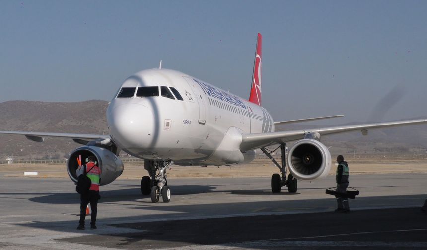 Terhisine 1 hafta kala nefes borusuna yiyecek kaçması sonucu ölen er, toprağa verildi