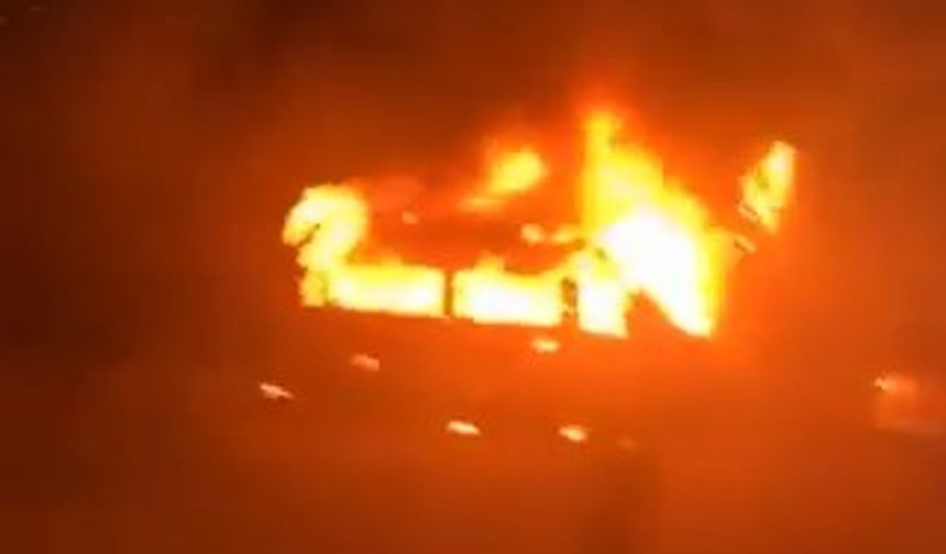 WAFA: İsrailliler, Batı Şeria'da çok sayıda araç ve evi ateşe verdi