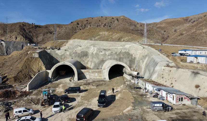 Bakan Uraloğlu: Kırık Tüneli, dağların kalbine mühendislik imzası atan bir eser niteliği taşıyor (2)