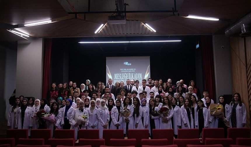 İstanbul Kent Üniversitesi Eczacılık Fakültesi’nde Beyaz Önlük Töreni düzenlendi