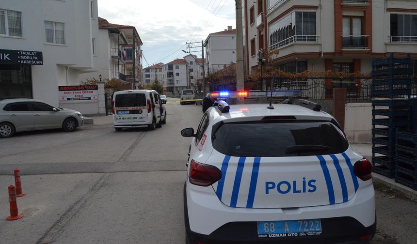 Kayınpederinin ağır yaraladığı damat, göğsündeki bıçakla hastaneye kaldırıldı 