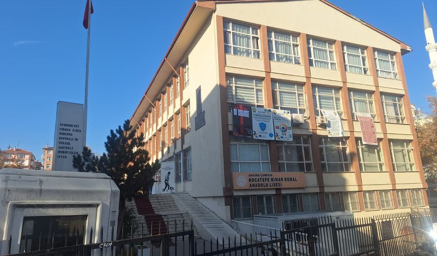 Öğrencilerin alay ettiği öğretmene velilerden destek