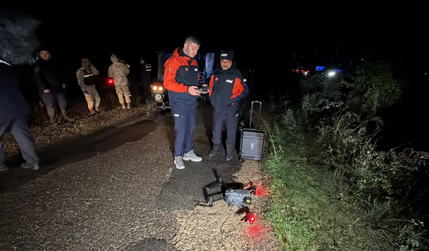 Ormanda defne yaprağı toplarken kaybolan kadın için arama çalışması başlatıldı