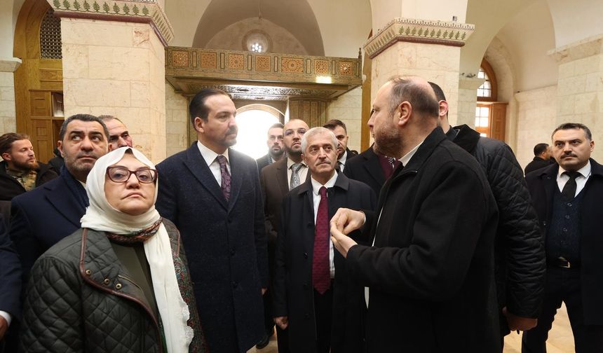 AK Parti'li Zorlu: Ayn- El Arap bölgesindeki insani koridor işliyor