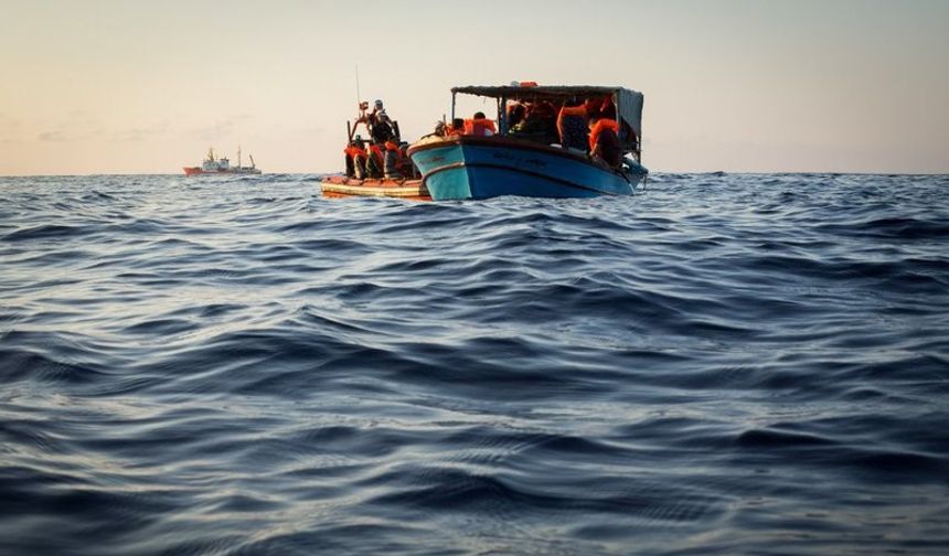 Akdeniz açıklarında göçmenleri taşıyan tekne battı: 50 ölü