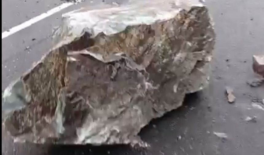 Artvin-Şavşat kara yolunda heyelan