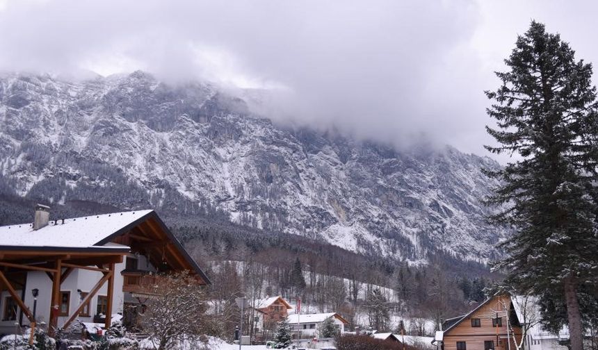 Avusturya'da İki Ayrı Yerde Çığ Düştü: 8 Ölü