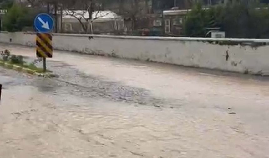 Bozcaada'da sağanak etkili oldu