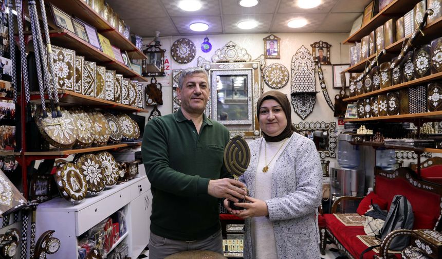 Çırak olarak başladığı mesleğinde 'Yaşayan İnsan Hazineleri Ödülü'ne layık görüldü