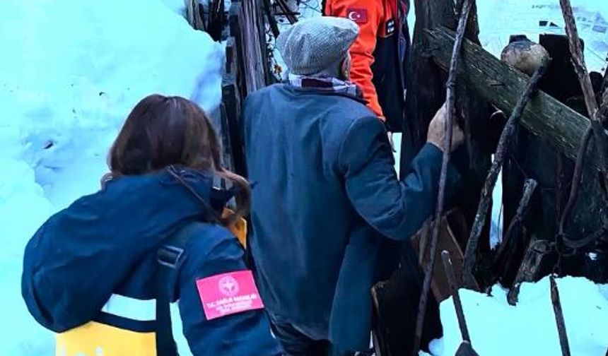 Kastamonu'da rahatsızlanan hastayı, AFAD ekipleri hastaneye ulaştırdı