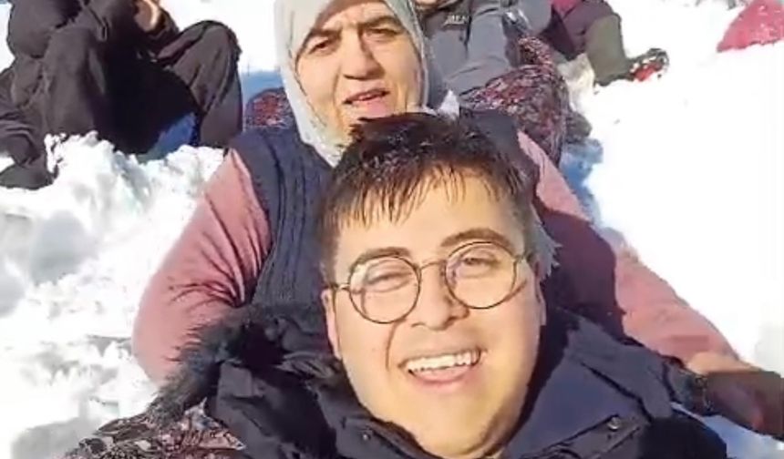 Köylülerin kar keyfi; naylon poşetlerle kaydılar