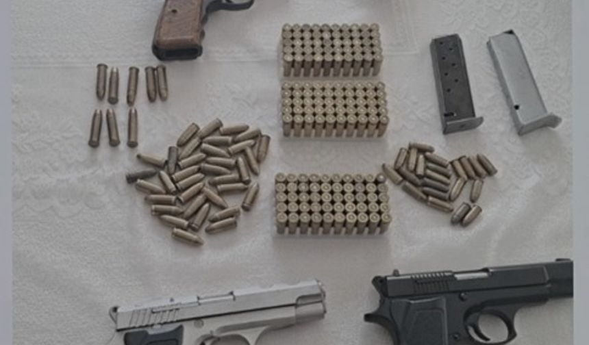 Silah kaçakçılığı operasyonunda baba ve oğluna gözaltı